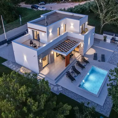 别墅 Zanetta Pet Friendly Near Porec For 6 People With Sea View & Private Pool Marasi
