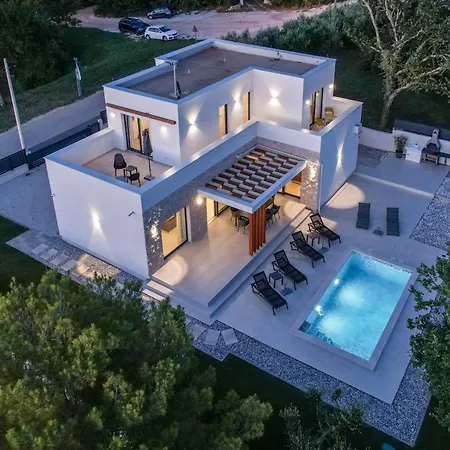 וילה Zanetta Pet Friendly Near Porec For 8 People With Sea View & Private Pool Marasi