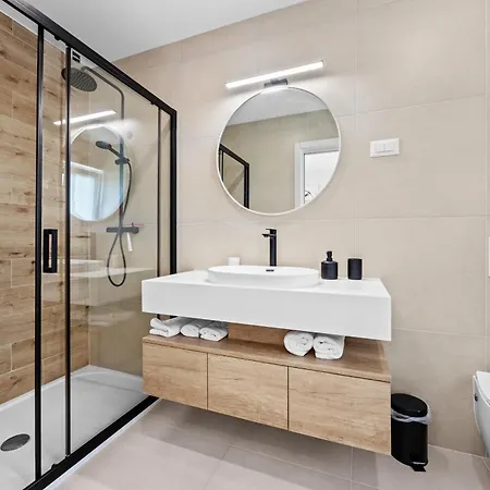 فيلة Zanetta Pet Friendly Near Porec For 6 People With Sea View & Private Pool مراسي
