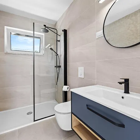 Zanetta Pet Friendly Near Porec For 6 People With Sea View & Private Pool فيلة *