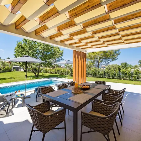 Zanetta Pet Friendly Near Porec For 6 People With Sea View & Private Pool * مراسي