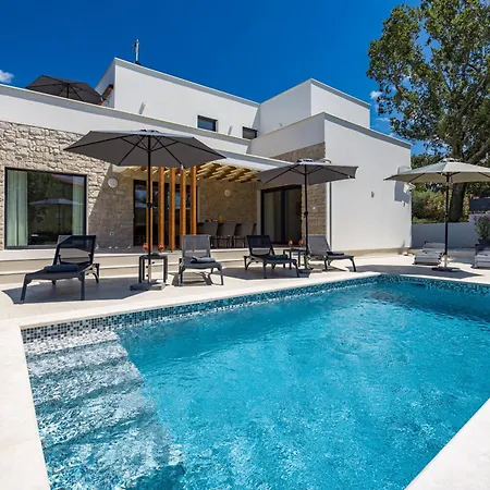 فيلة Zanetta Pet Friendly Near Porec For 6 People With Sea View & Private Pool مراسي