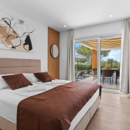 Zanetta Pet Friendly Near Porec For 6 People With Sea View & Private Pool فيلة *