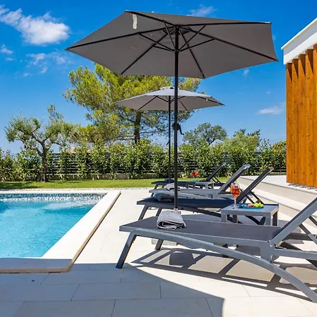 Zanetta Pet Friendly Near Porec For 6 People With Sea View & Private Pool * مراسي