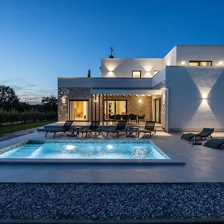 فيلة Zanetta Pet Friendly Near Porec For 6 People With Sea View & Private Pool *