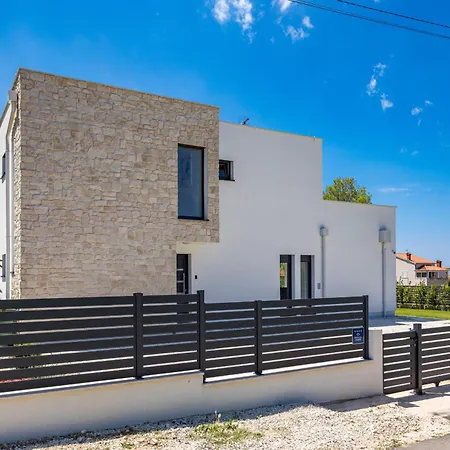 Zanetta Pet Friendly Near Porec For 6 People With Sea View & Private Pool * مراسي