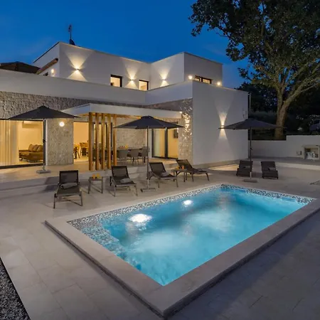 Zanetta Pet Friendly Near Porec For 6 People With Sea View & Private Pool فيلة مراسي