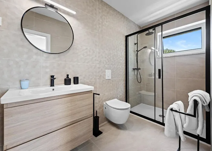 别墅 Zanetta Pet Friendly Near Porec For 6 People With Sea View & Private Pool