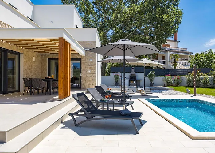 别墅 Zanetta Pet Friendly Near Porec For 6 People With Sea View & Private Pool