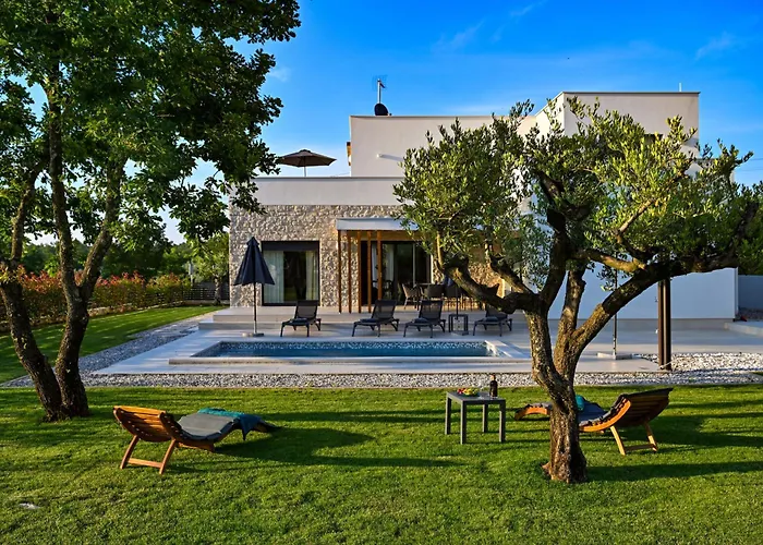 Zanetta Pet Friendly Near Porec For 6 People With Sea View & Private Pool *