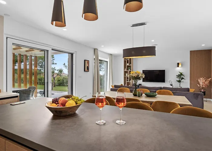 Zanetta Pet Friendly Near Porec For 6 People With Sea View & Private Pool 别墅 Marasi