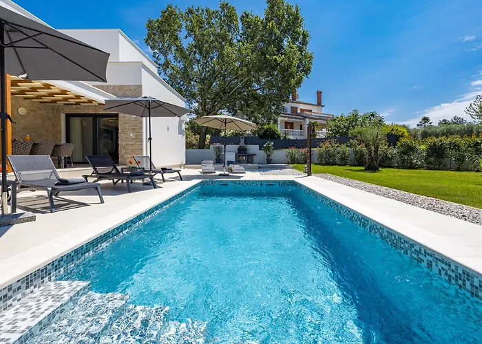 别墅 Zanetta Pet Friendly Near Porec For 6 People With Sea View & Private Pool Marasi