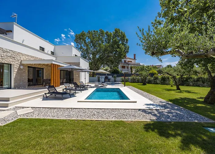 别墅 Zanetta Pet Friendly Near Porec For 6 People With Sea View & Private Pool